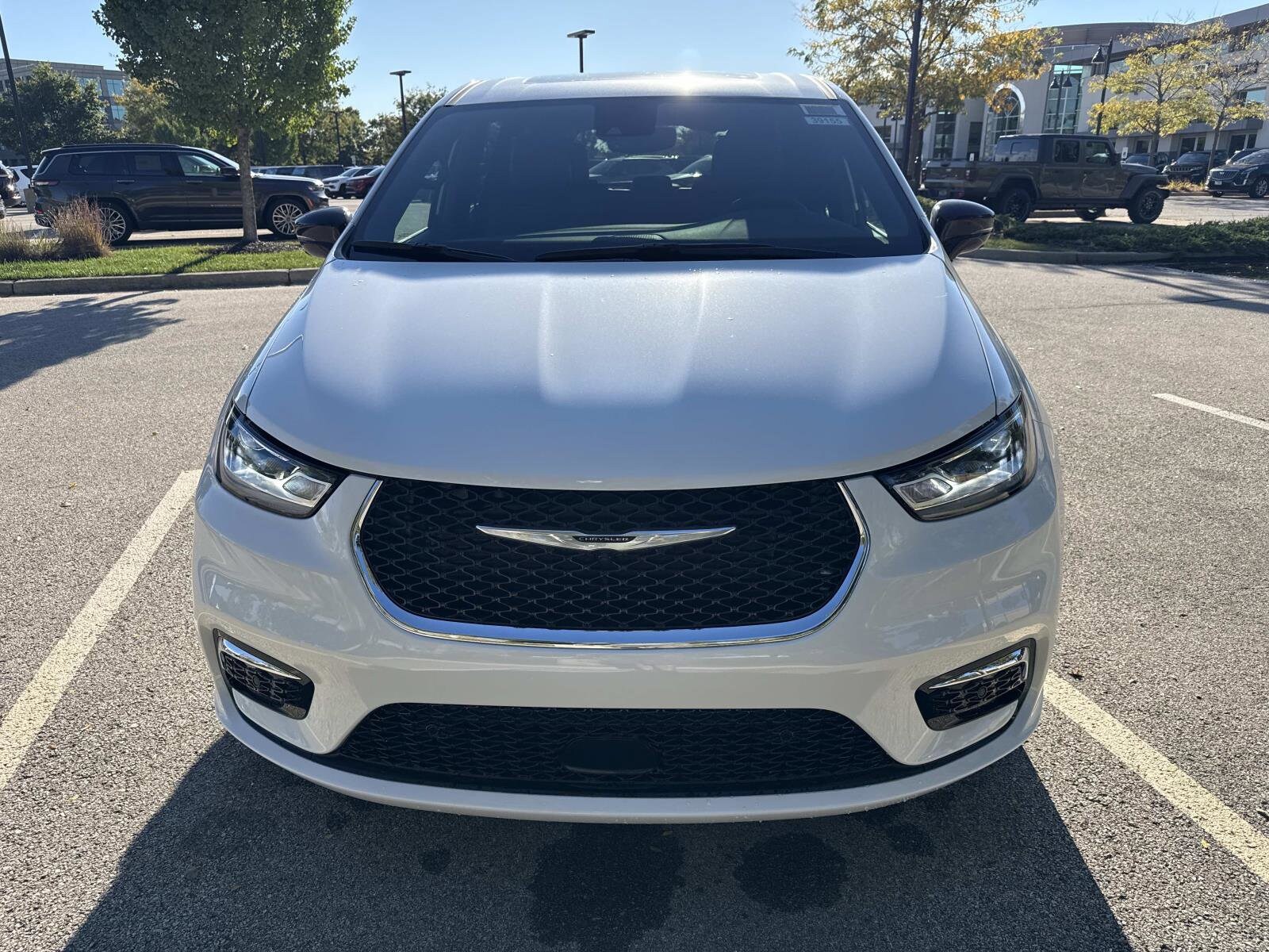 2026 Chrysler Pacifica photo 2