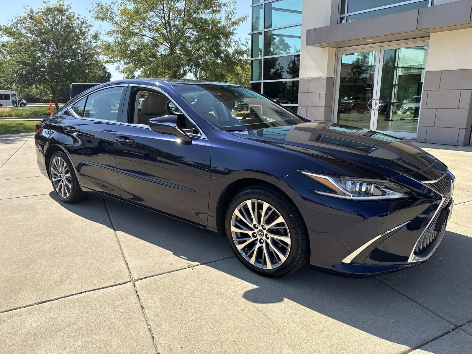 2019 Lexus ES 350 photo 3