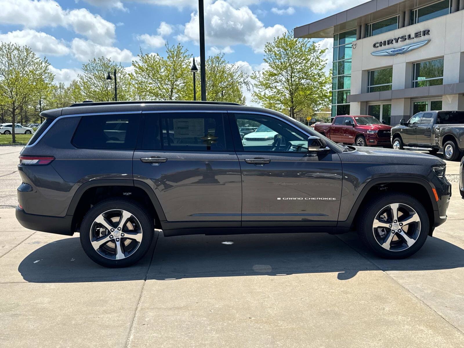 2025 Jeep Grand Cherokee Limited Sport photo 4
