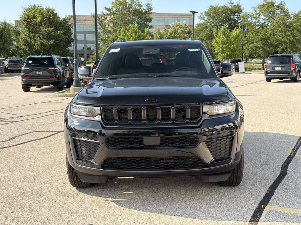 New 2027 Jeep Grand Cherokee 2 Row LAREDO 4X4 Sport Utility