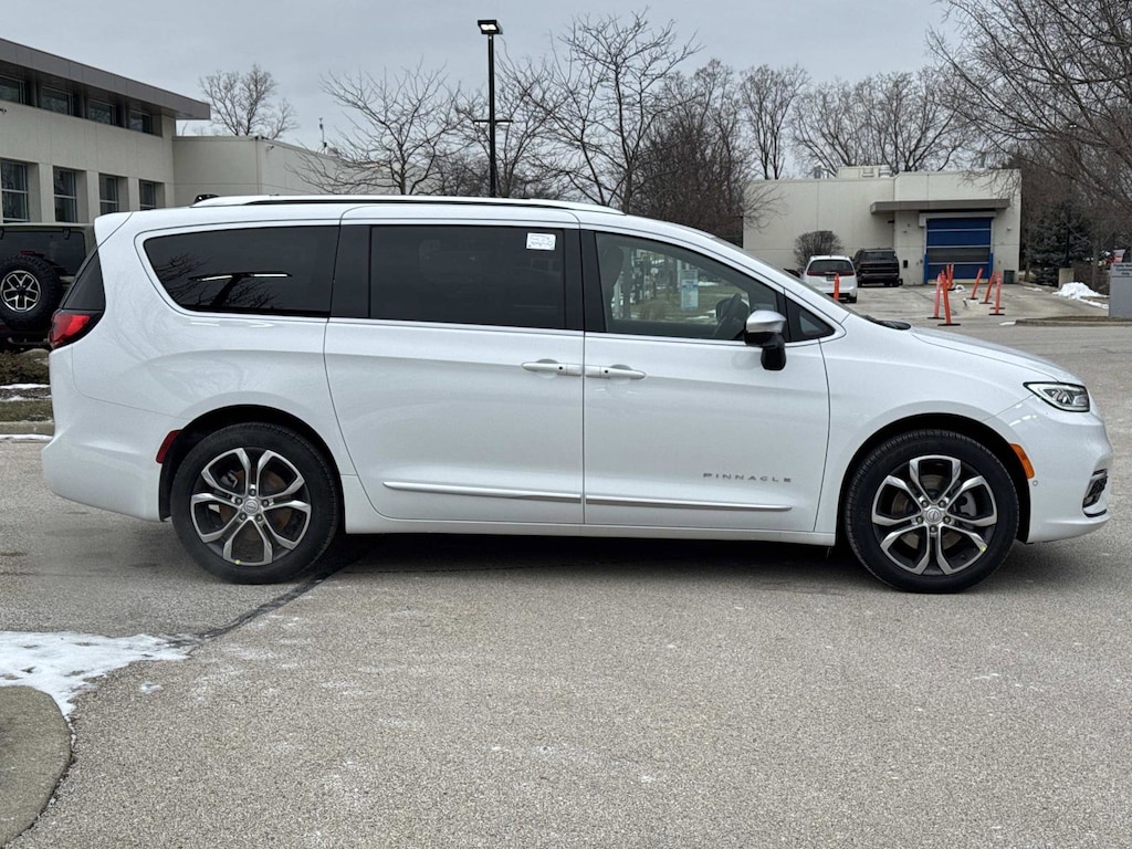 New 2026 Chrysler Pacifica PINNACLE AWD Passenger Van