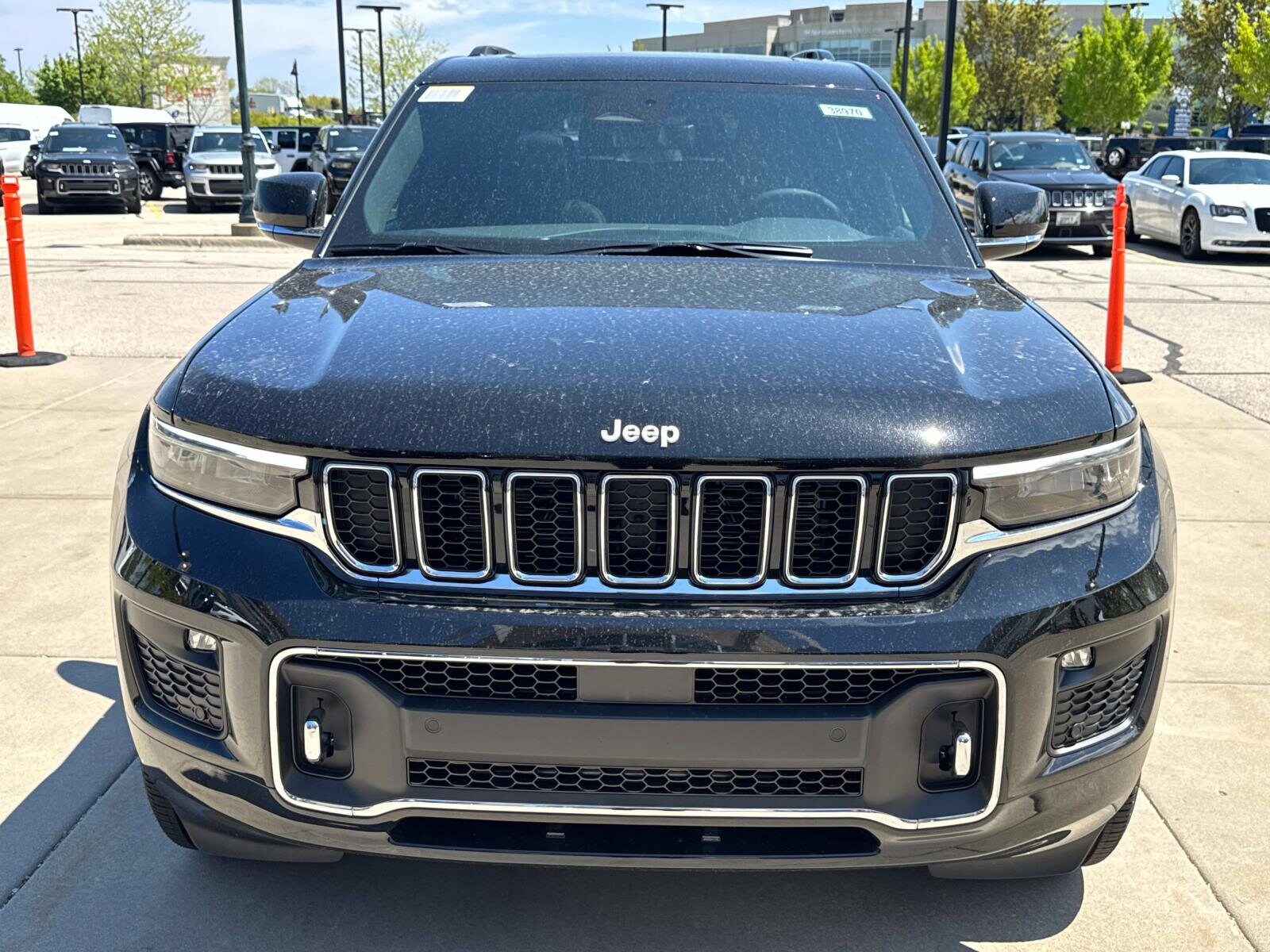 2025 Jeep Grand Cherokee Overland photo 2