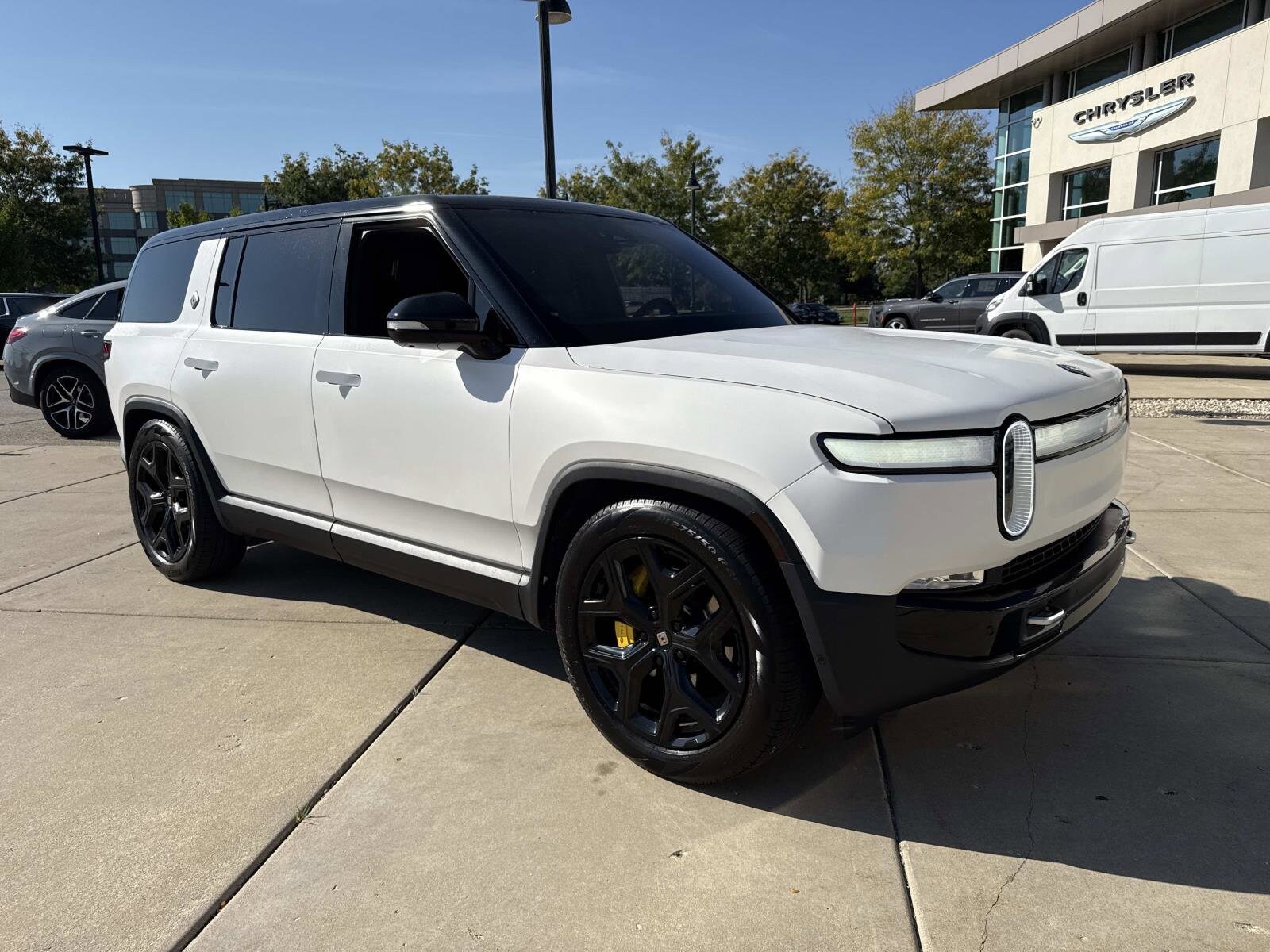 2024 Rivian R1S Adventure photo 3