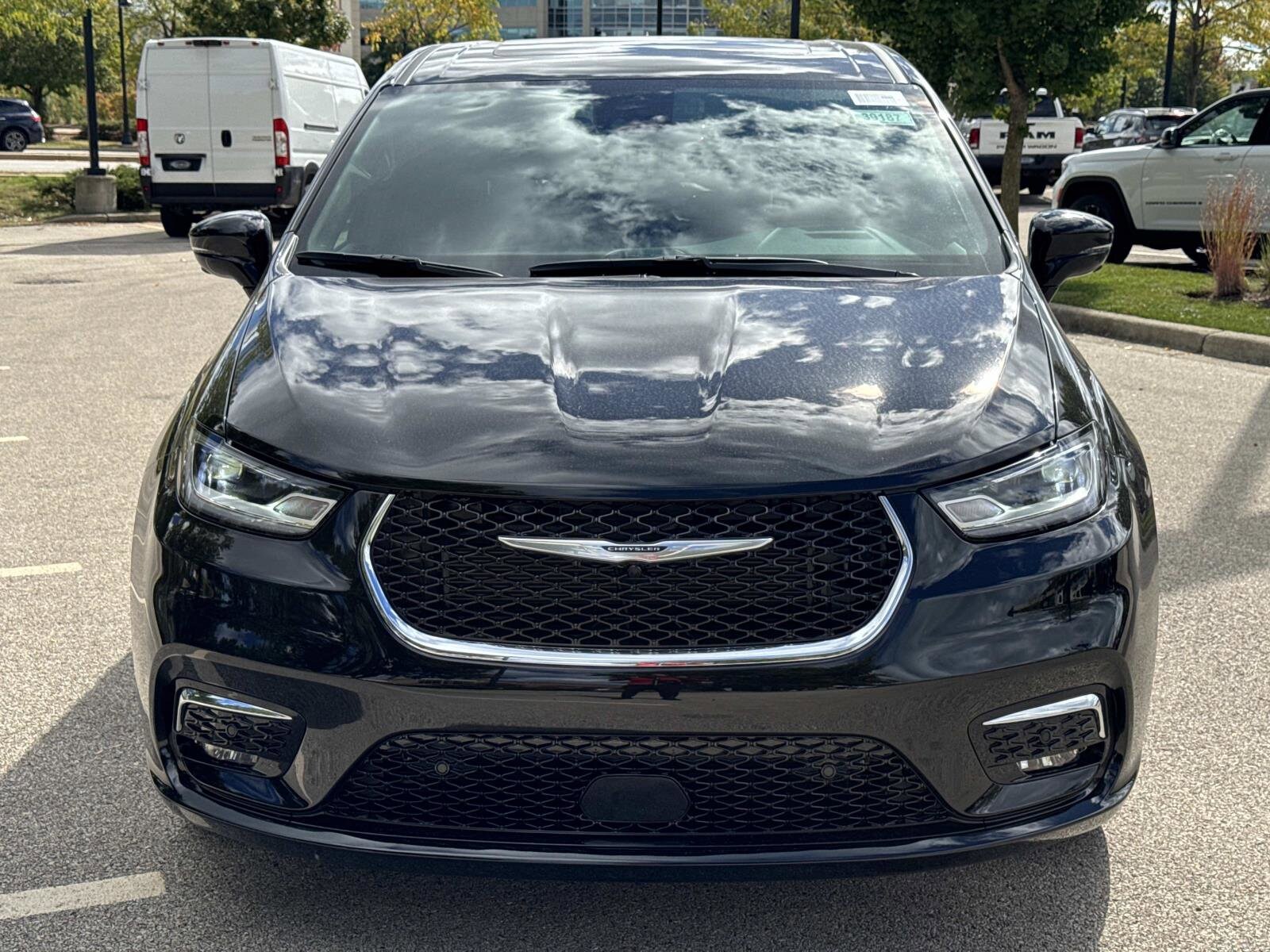 2026 Chrysler Pacifica photo 2