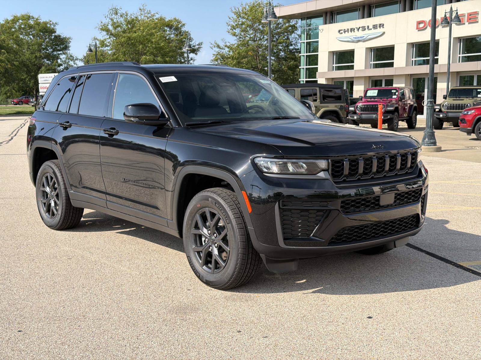 New 2027 Jeep Grand Cherokee 2 Row LAREDO 4X4 Sport Utility