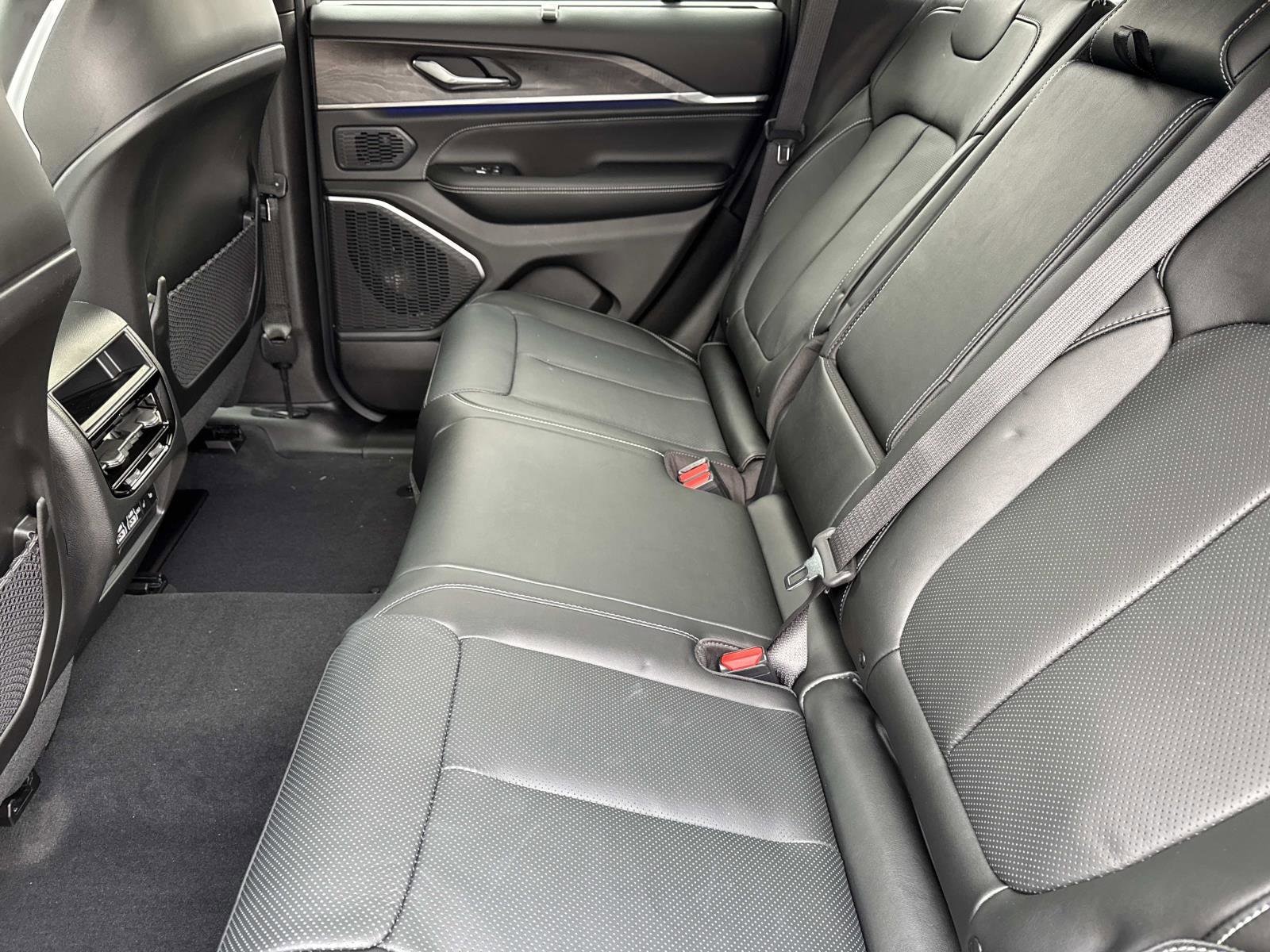 2025 Jeep Grand Cherokee Overland - Photo 13