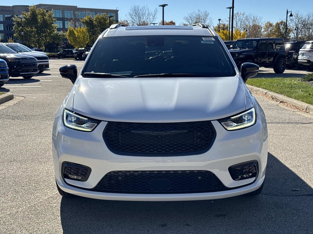 New 2026 Chrysler Pacifica SELECT AWD Passenger Van