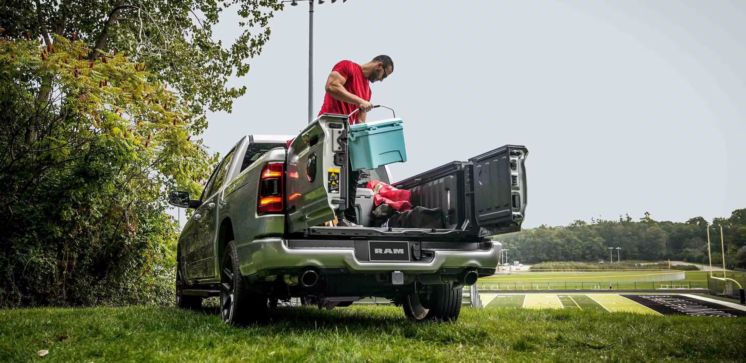 2024-ram-1500-rear-tailgate-road-trippin.png