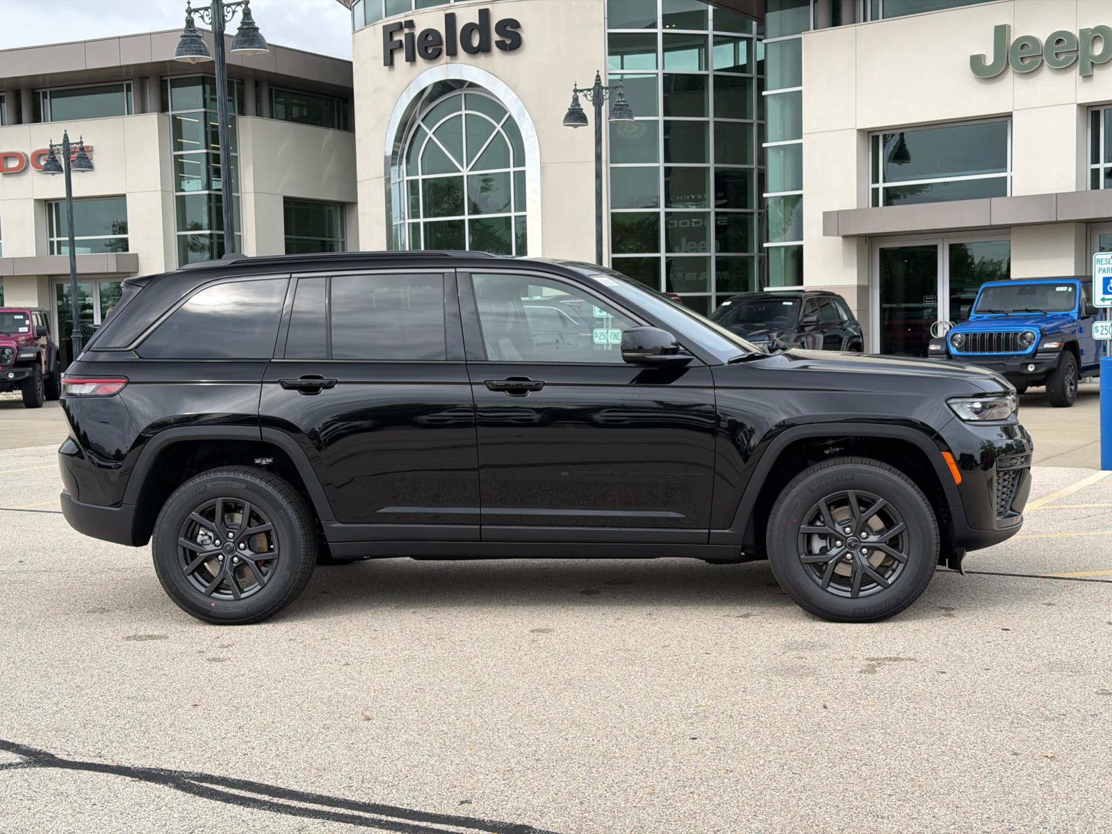 New 2027 Jeep Grand Cherokee LAREDO ALTITUDE 4X4 Sport Utility