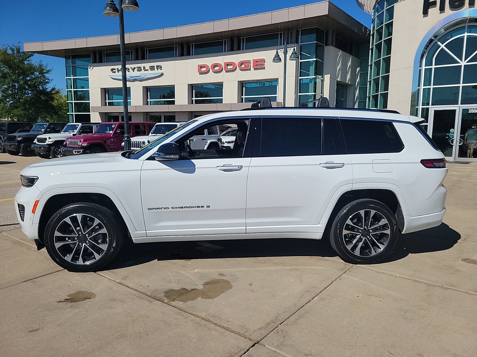 Used 2022 Jeep Grand Cherokee L Overland with VIN 1C4RJKDG0N8541498 for sale in Glenview, IL