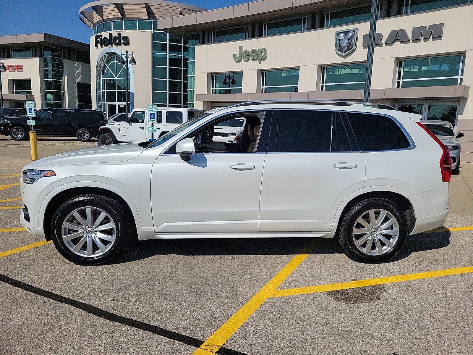 Used 2017 Volvo XC90 Momentum with VIN YV4A22PK5H1145653 for sale in Glenview, IL