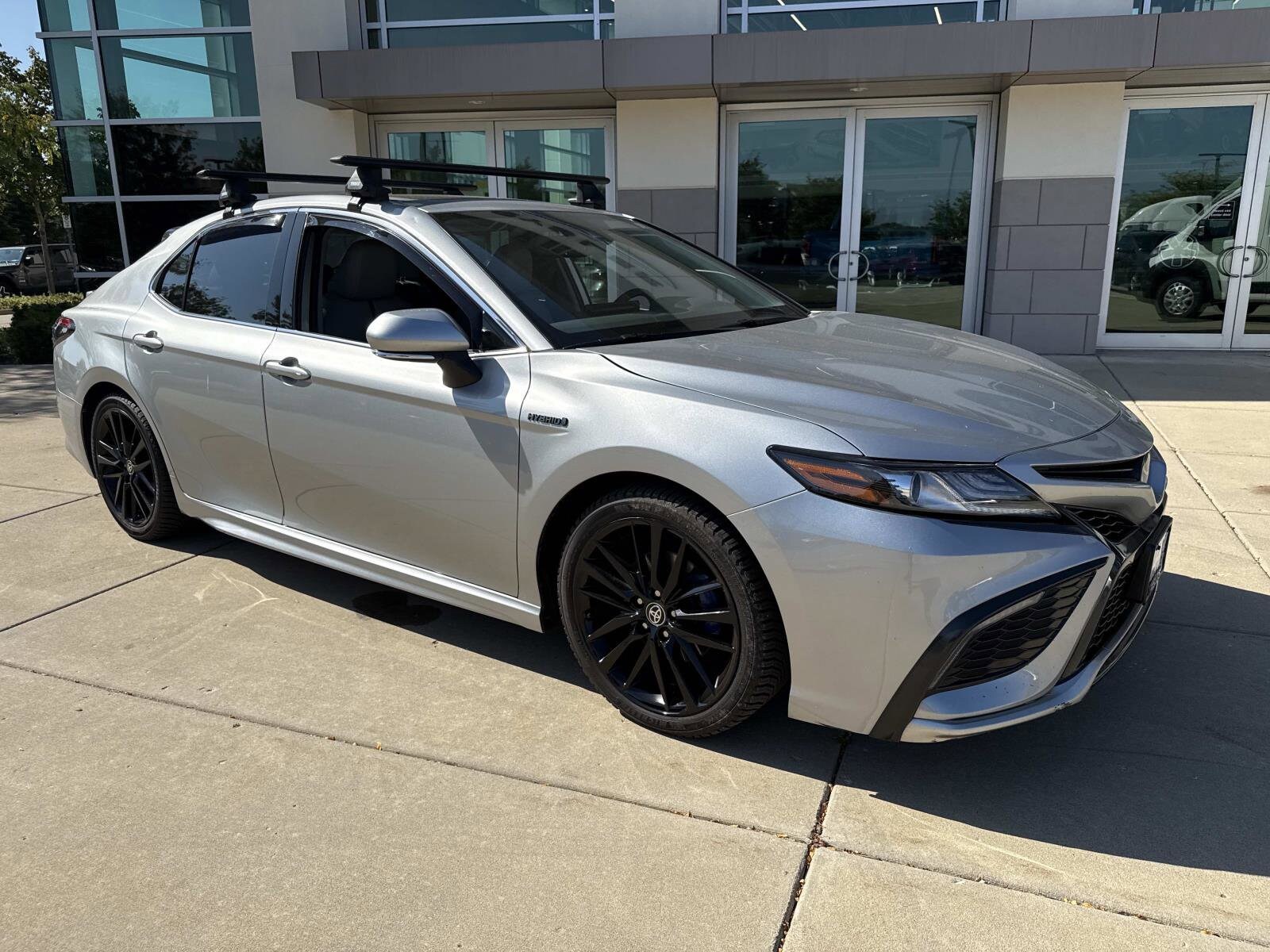 2021 Toyota Camry Hybrid XSE photo 3