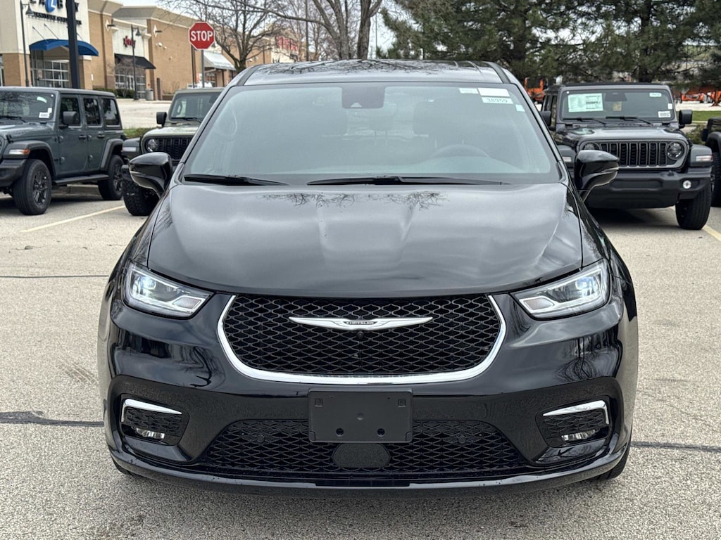 Used 2025 Chrysler Pacifica Select Select AWD