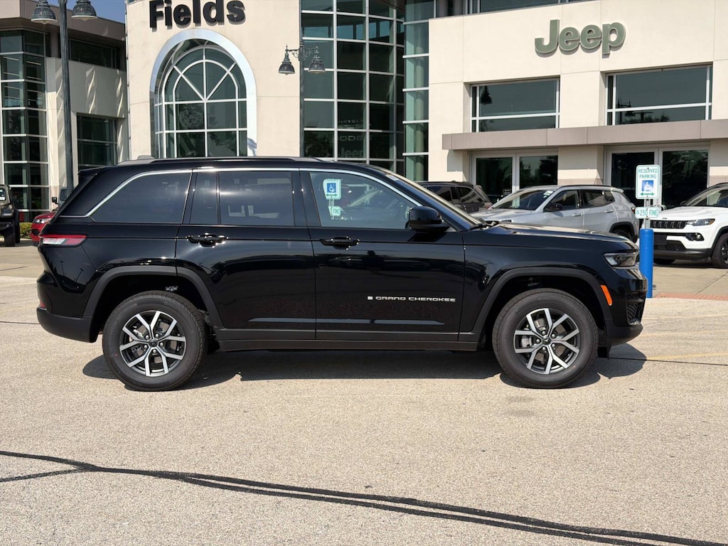New 2027 Jeep Grand Cherokee Laredo X Sport Utility