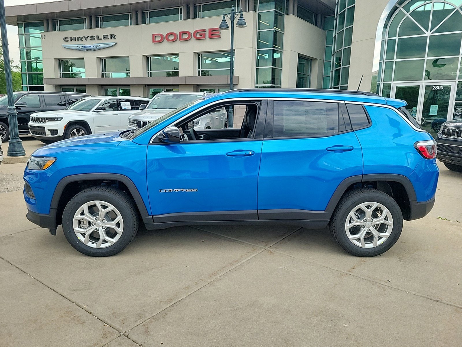 Used 2024 Jeep Compass Latitude with VIN 3C4NJDBN1RT164389 for sale in Glenview, IL