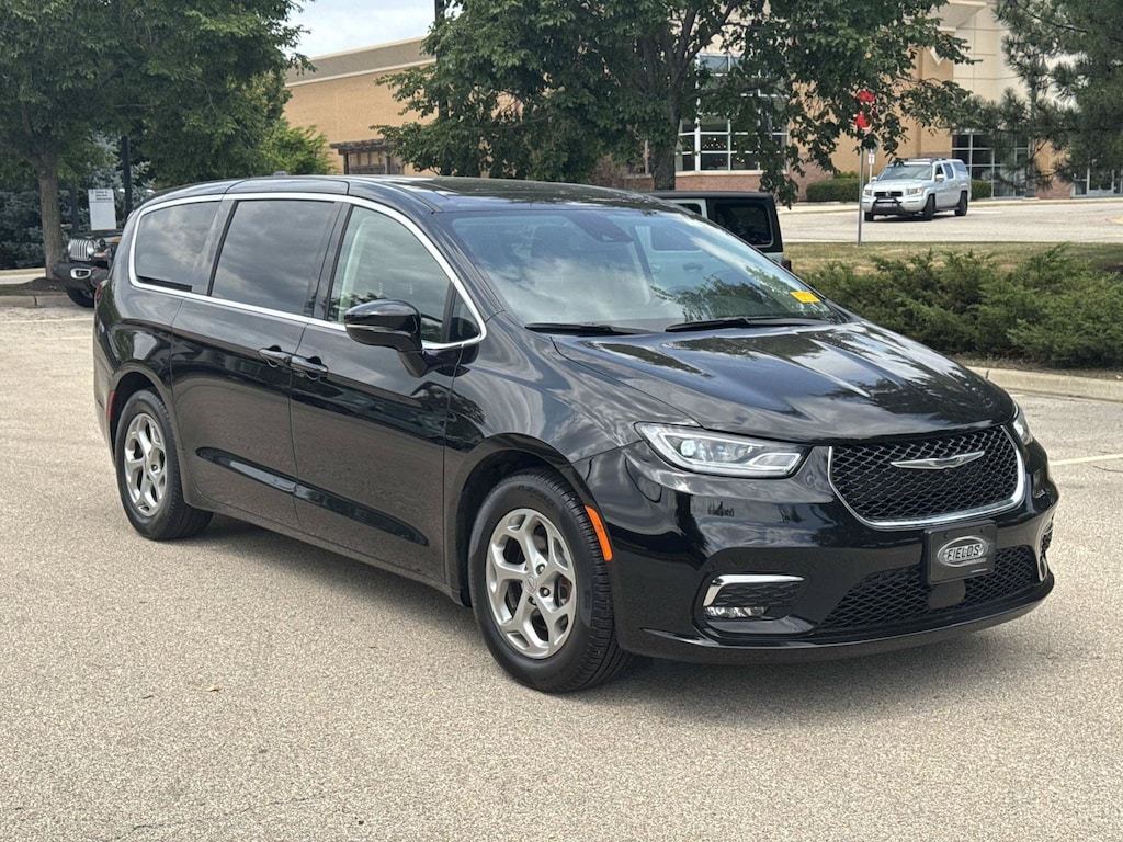 Used 2024 Chrysler Pacifica Limited Limited FWD