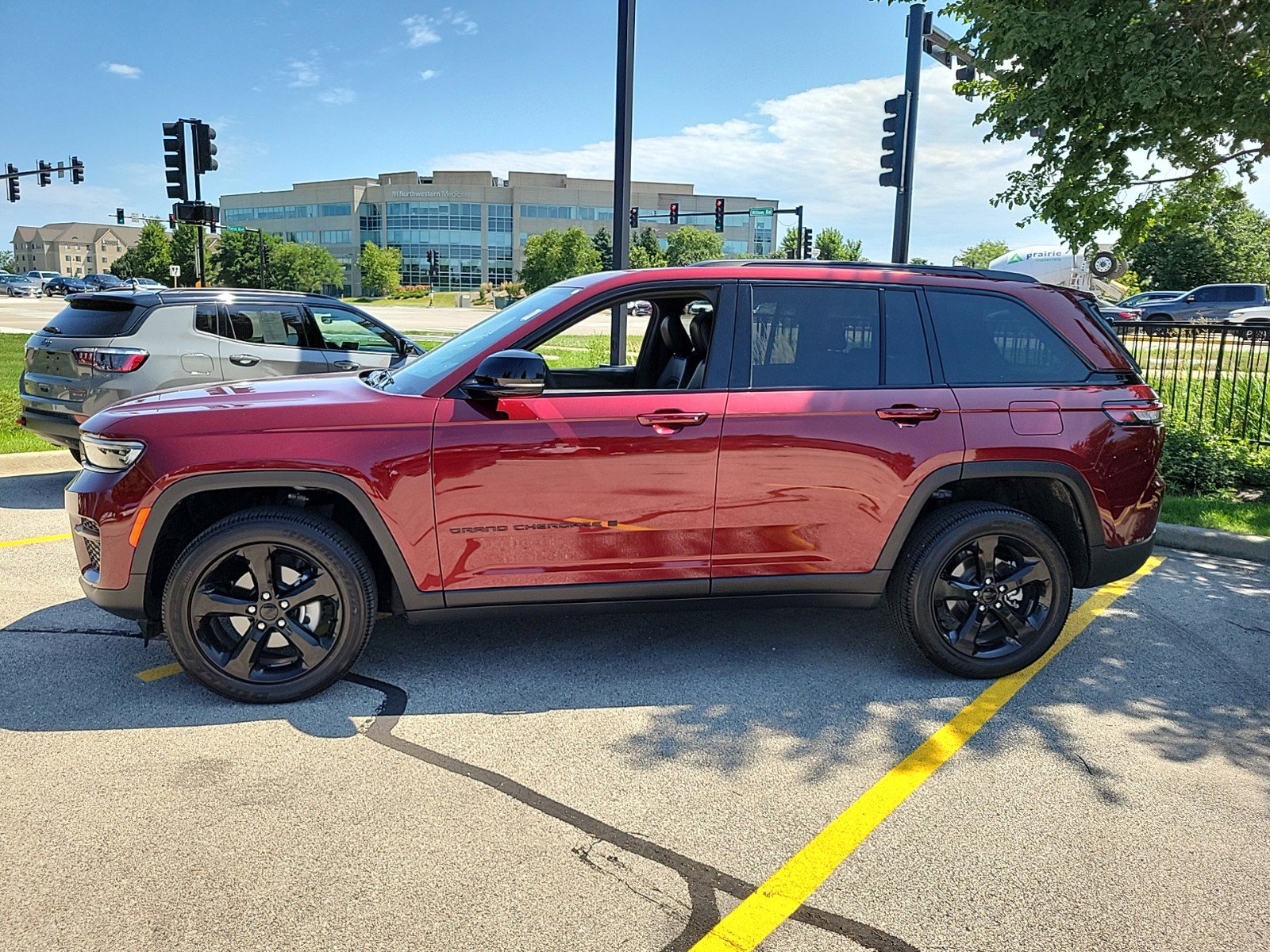 Certified 2023 Jeep Grand Cherokee Altitude with VIN 1C4RJHAG8P8911591 for sale in Glenview, IL