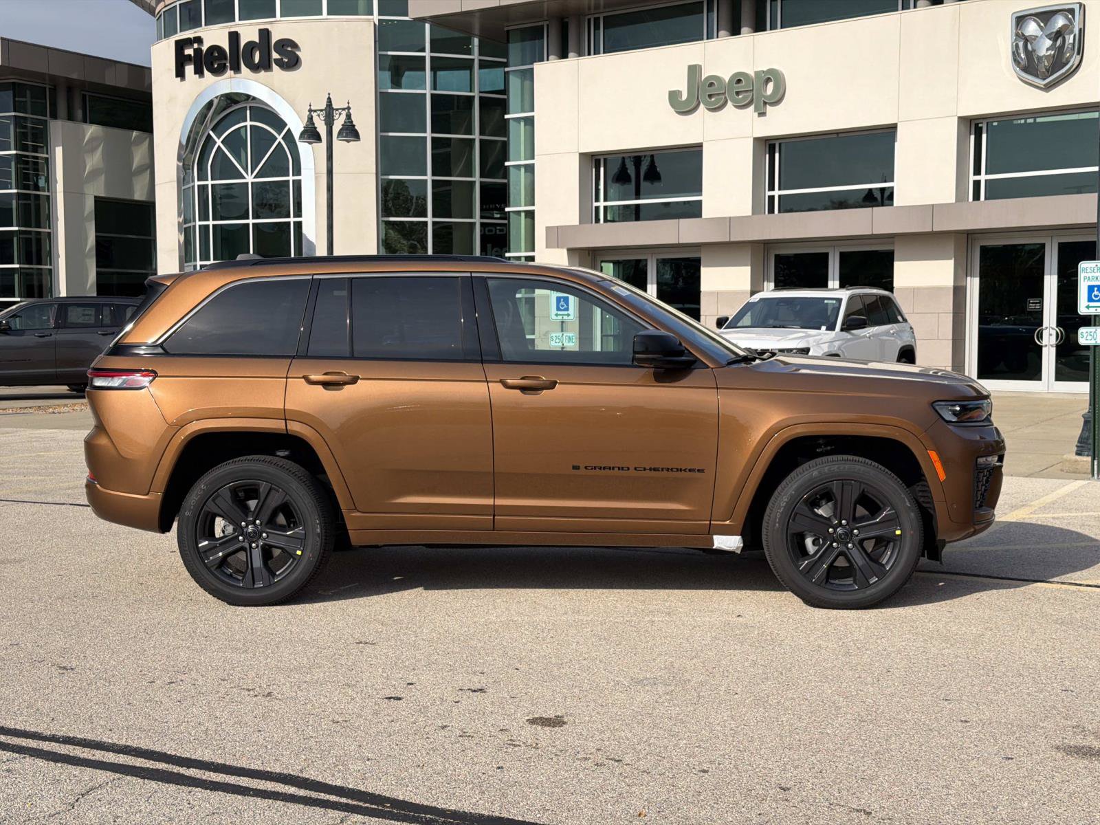 New 2027 Jeep Grand Cherokee 2 Row LIMITED 4X4 Sport Utility