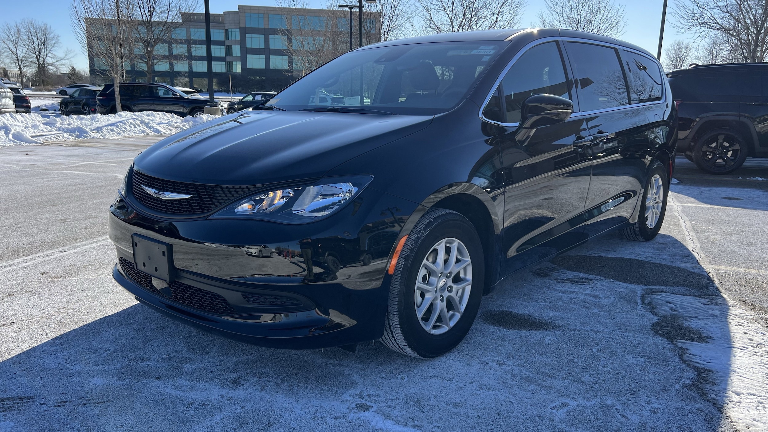 2025 Chrysler Voyager LX