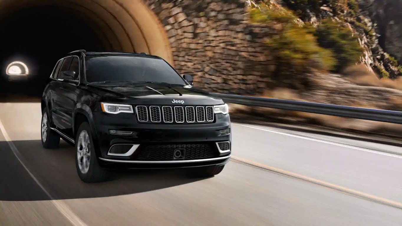 Three Reasons to Buy a Car from a Used Jeep® Dealership