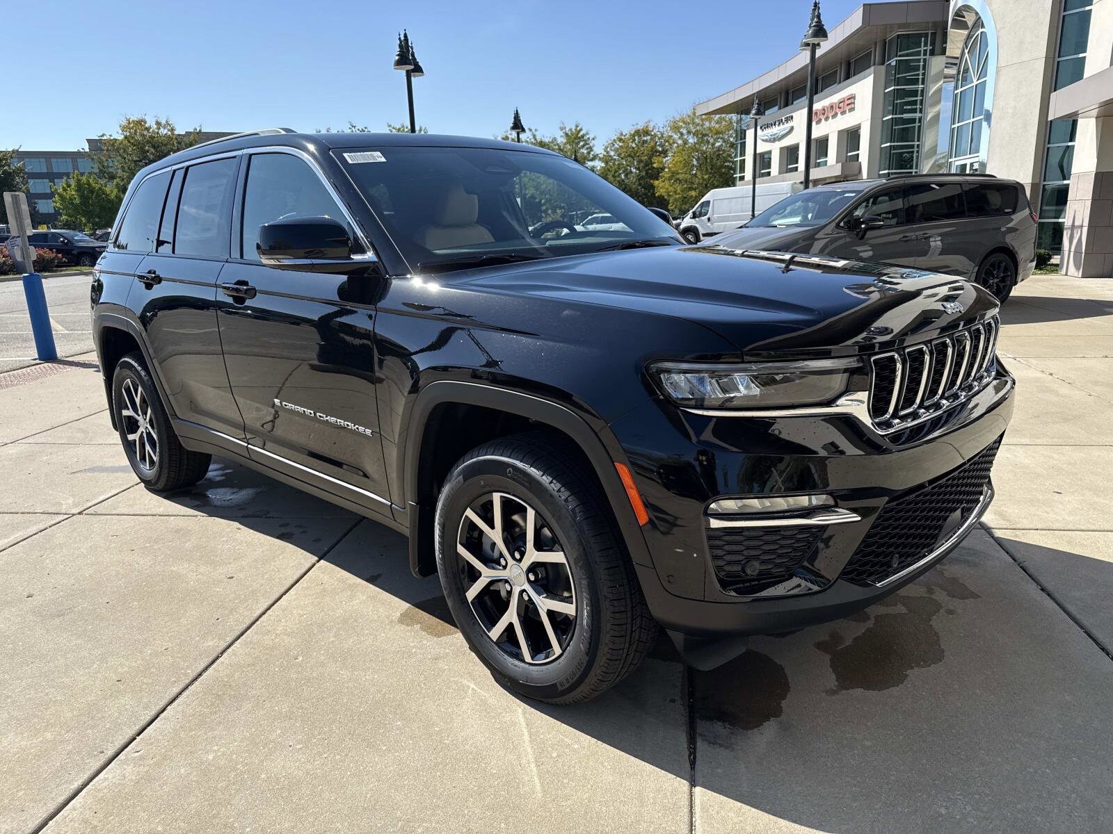 2025 Jeep Grand Cherokee Limited photo 3