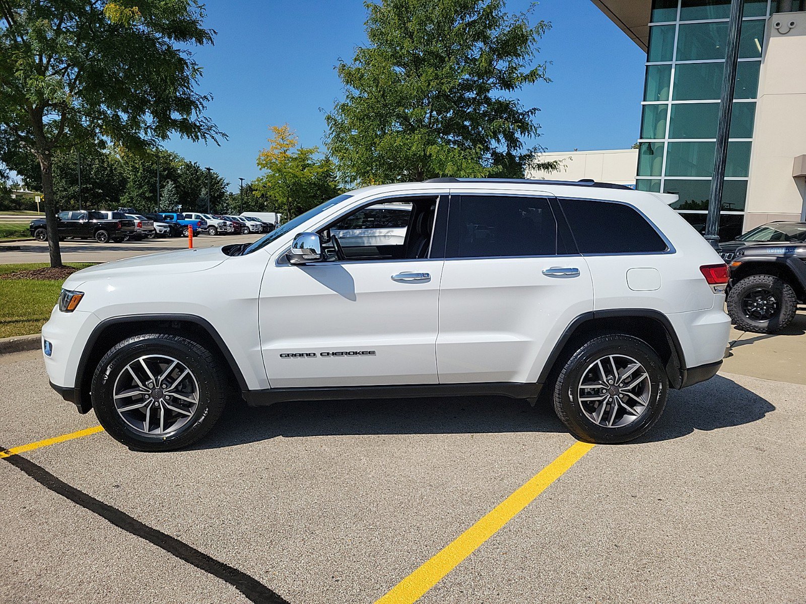 Used 2021 Jeep Grand Cherokee Limited with VIN 1C4RJFBG0MC583451 for sale in Glenview, IL