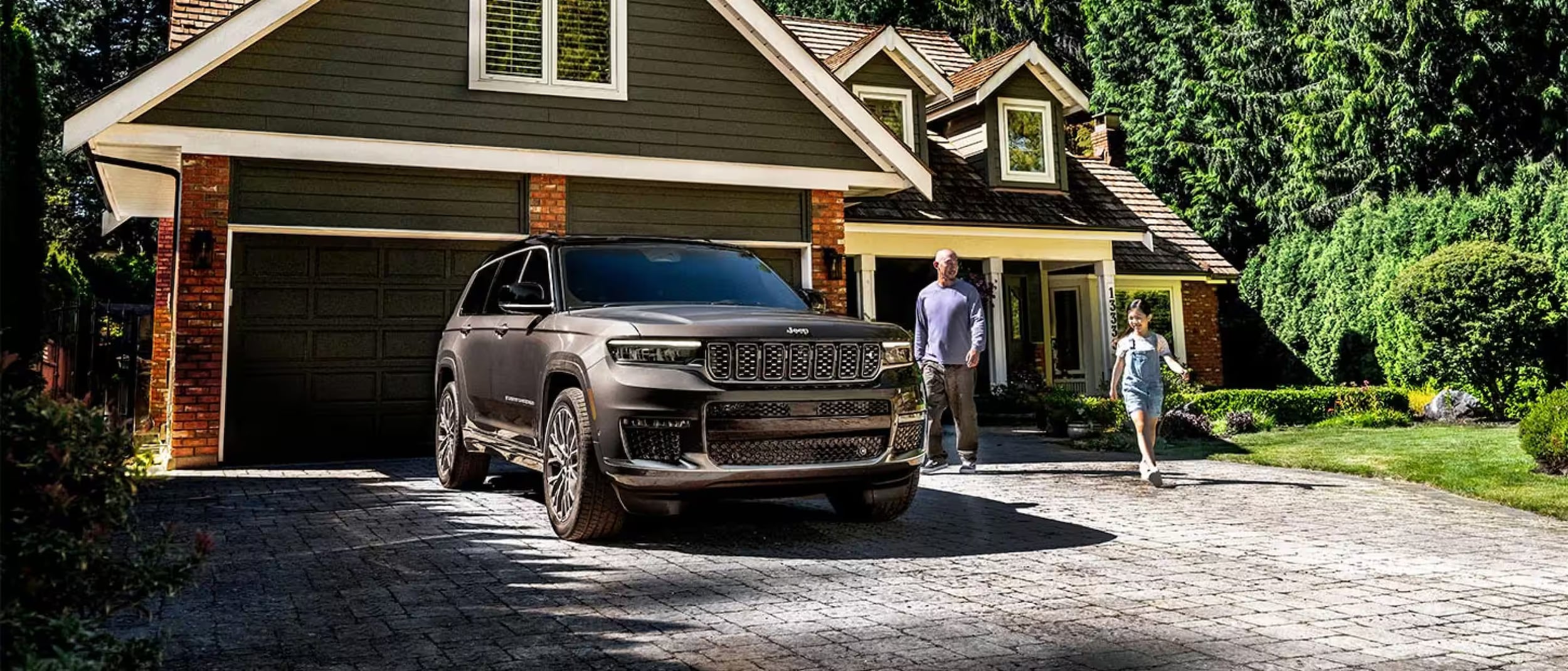2025-jeep-grand-cherokee-family.png