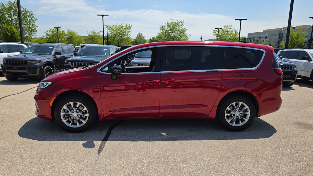 New 2026 Chrysler Pacifica SELECT AWD Passenger Van