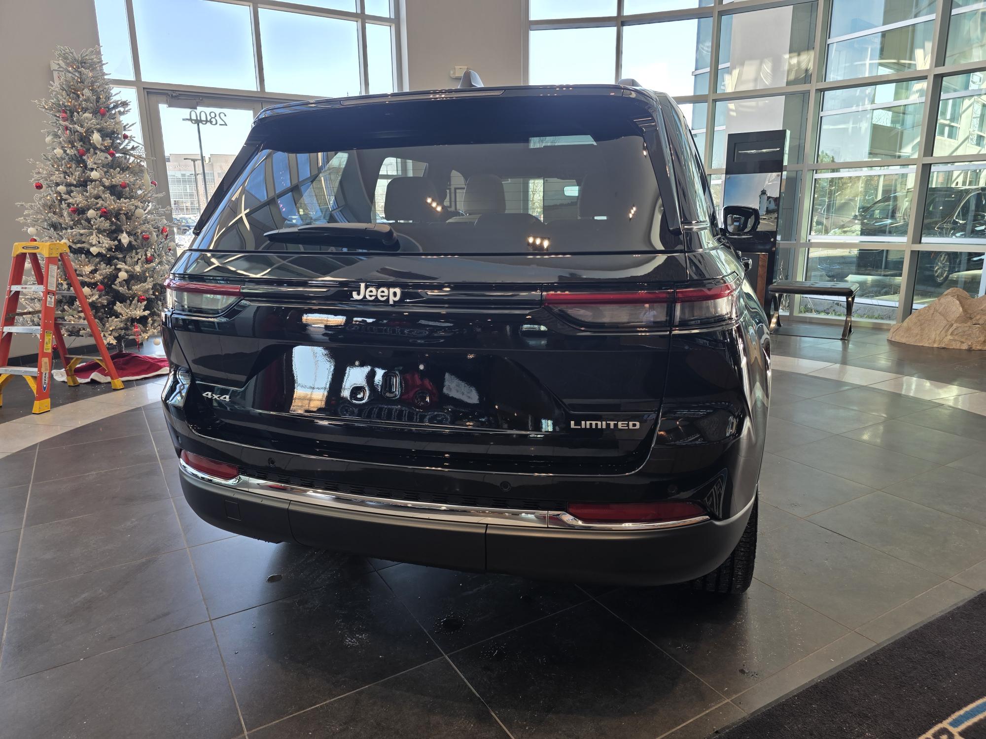 2025 Jeep Grand Cherokee Limited photo 4