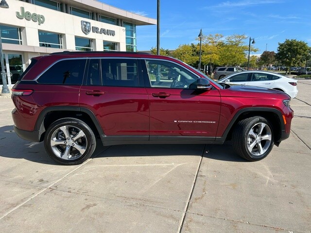2025 Jeep Grand Cherokee Limited photo 2
