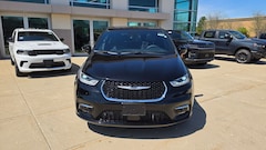 2026 Chrysler Pacifica SELECT AWD Passenger Van