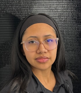 Staff member Ariana from ID_b87fcd6b0858