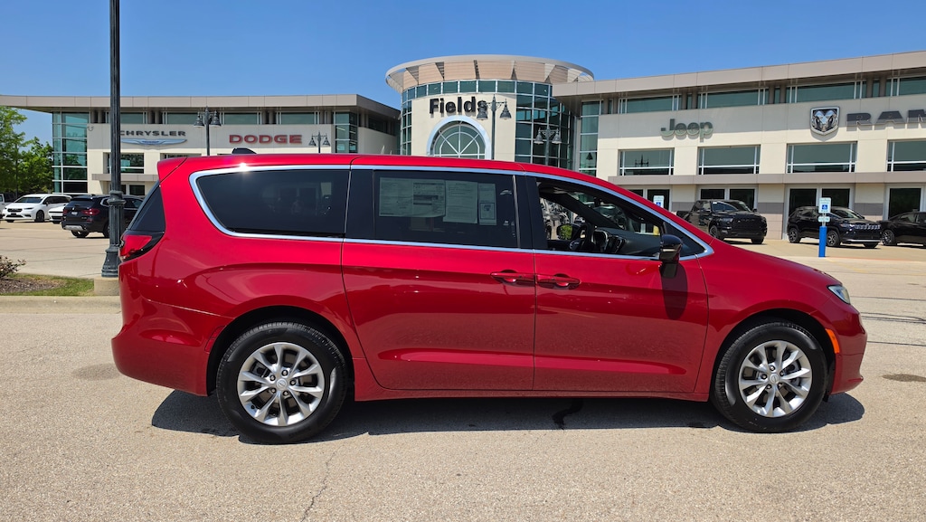 New 2026 Chrysler Pacifica SELECT AWD Passenger Van