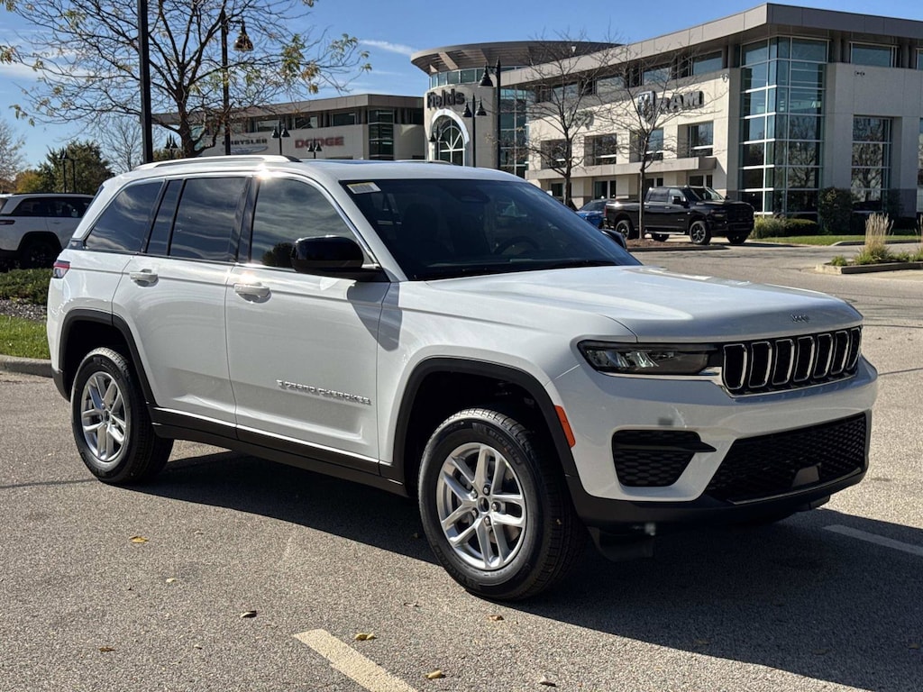 New 2025 Jeep Grand Cherokee LAREDO X 4X4 Sport Utility