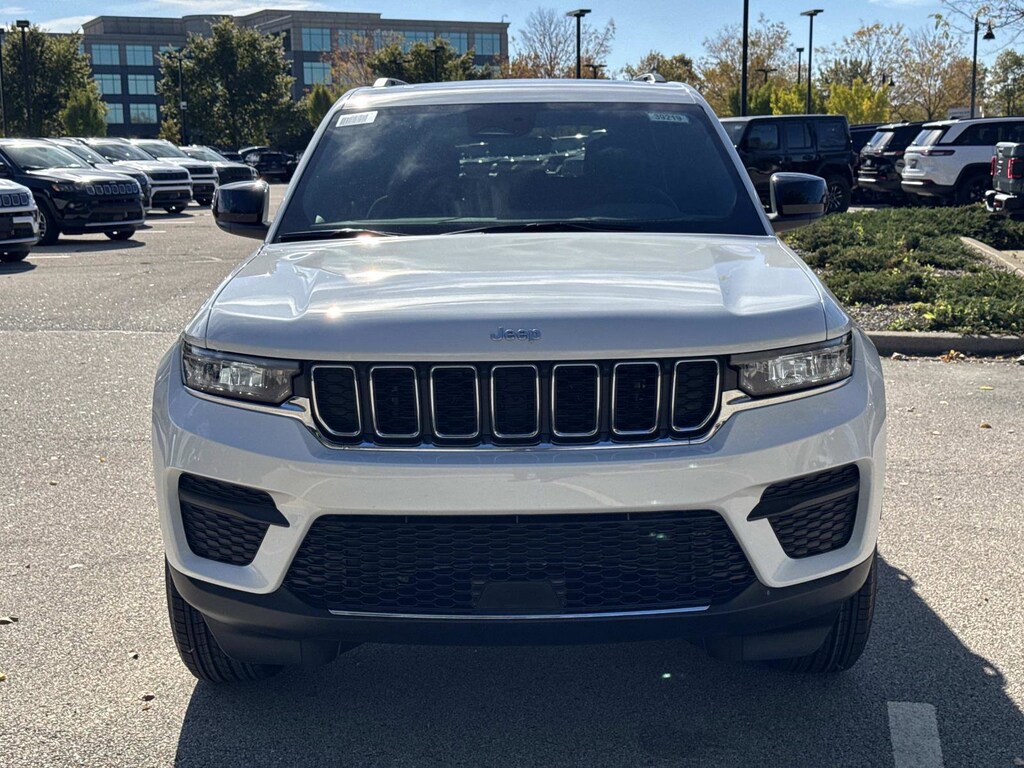 New 2025 Jeep Grand Cherokee LAREDO X 4X4 Sport Utility