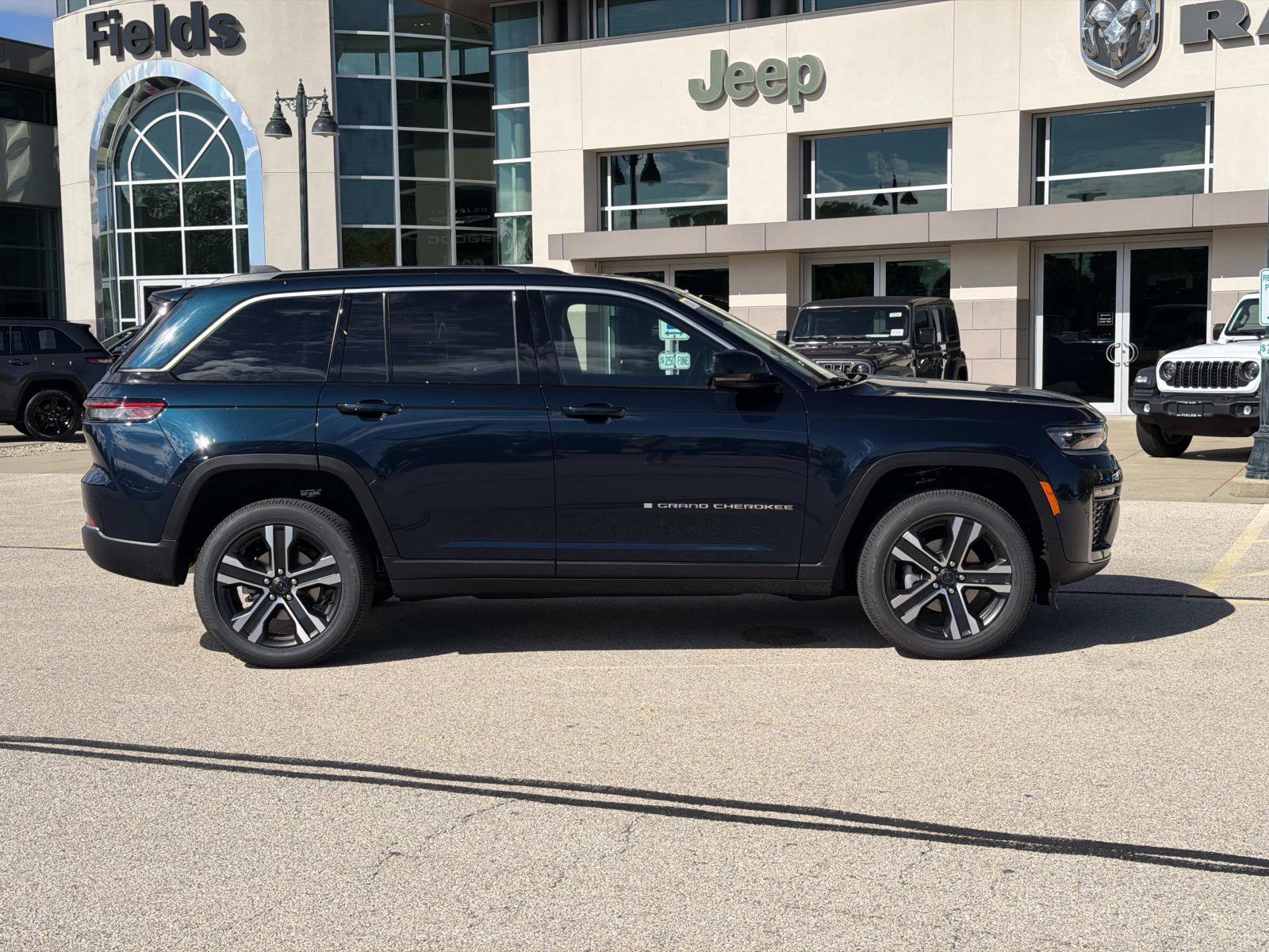 New 2027 Jeep Grand Cherokee LIMITED 4X4 Sport Utility