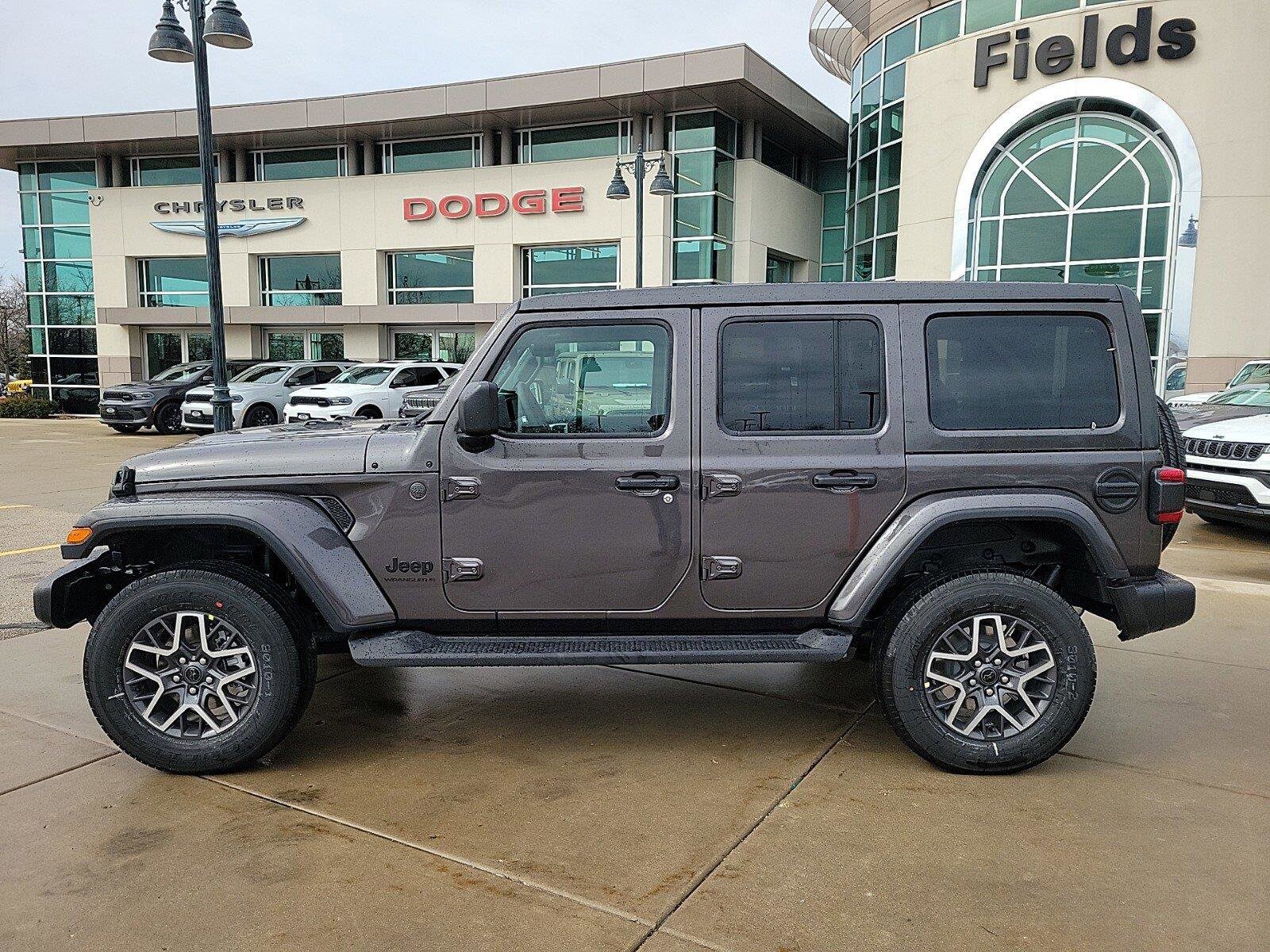 2025 Jeep Wrangler Sahara photo 2