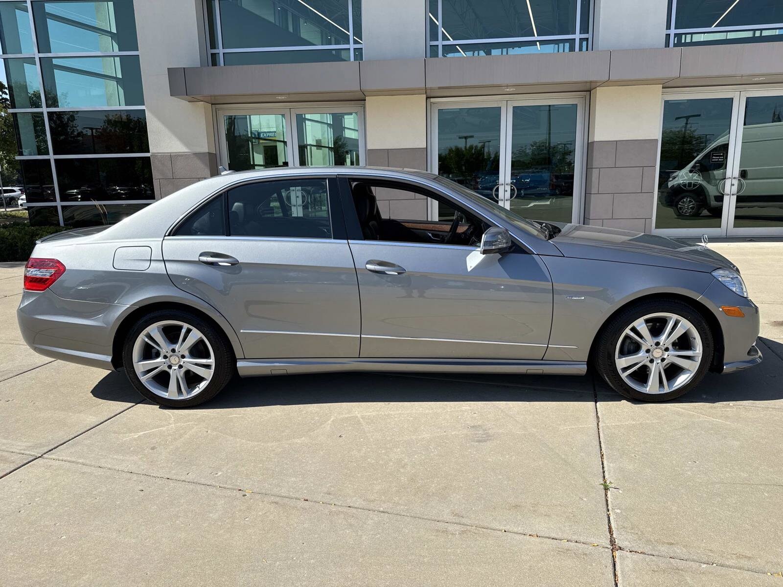 2012 Mercedes Benz E 350 photo 3