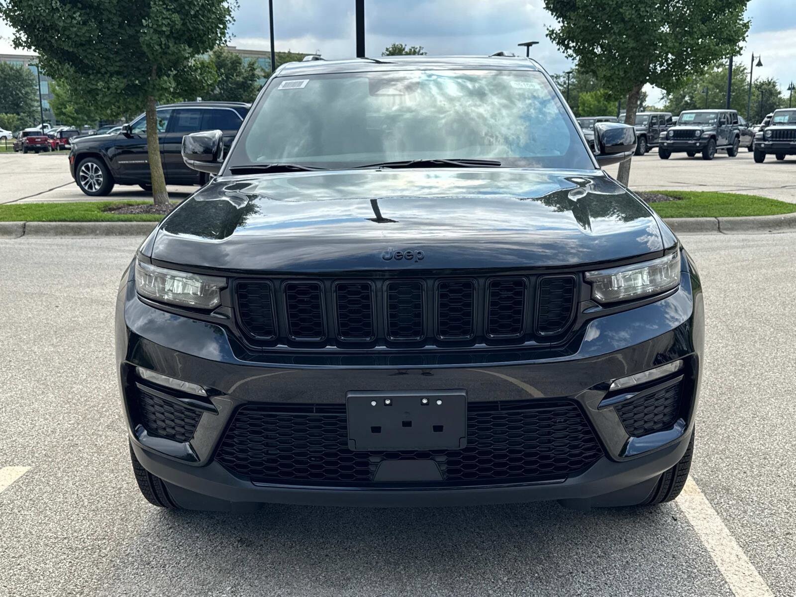 2025 Jeep Grand Cherokee Limited photo 2