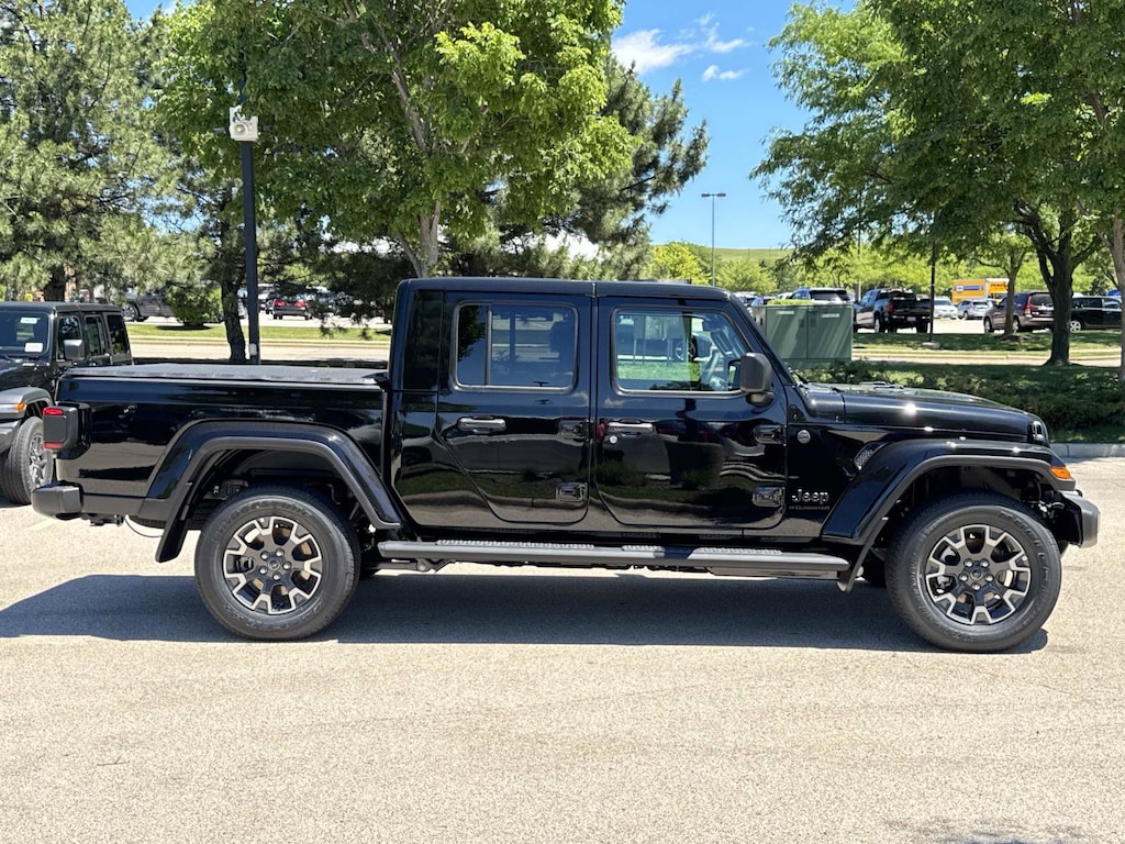 New 2026 Jeep Gladiator SAHARA 4X4 Pickup