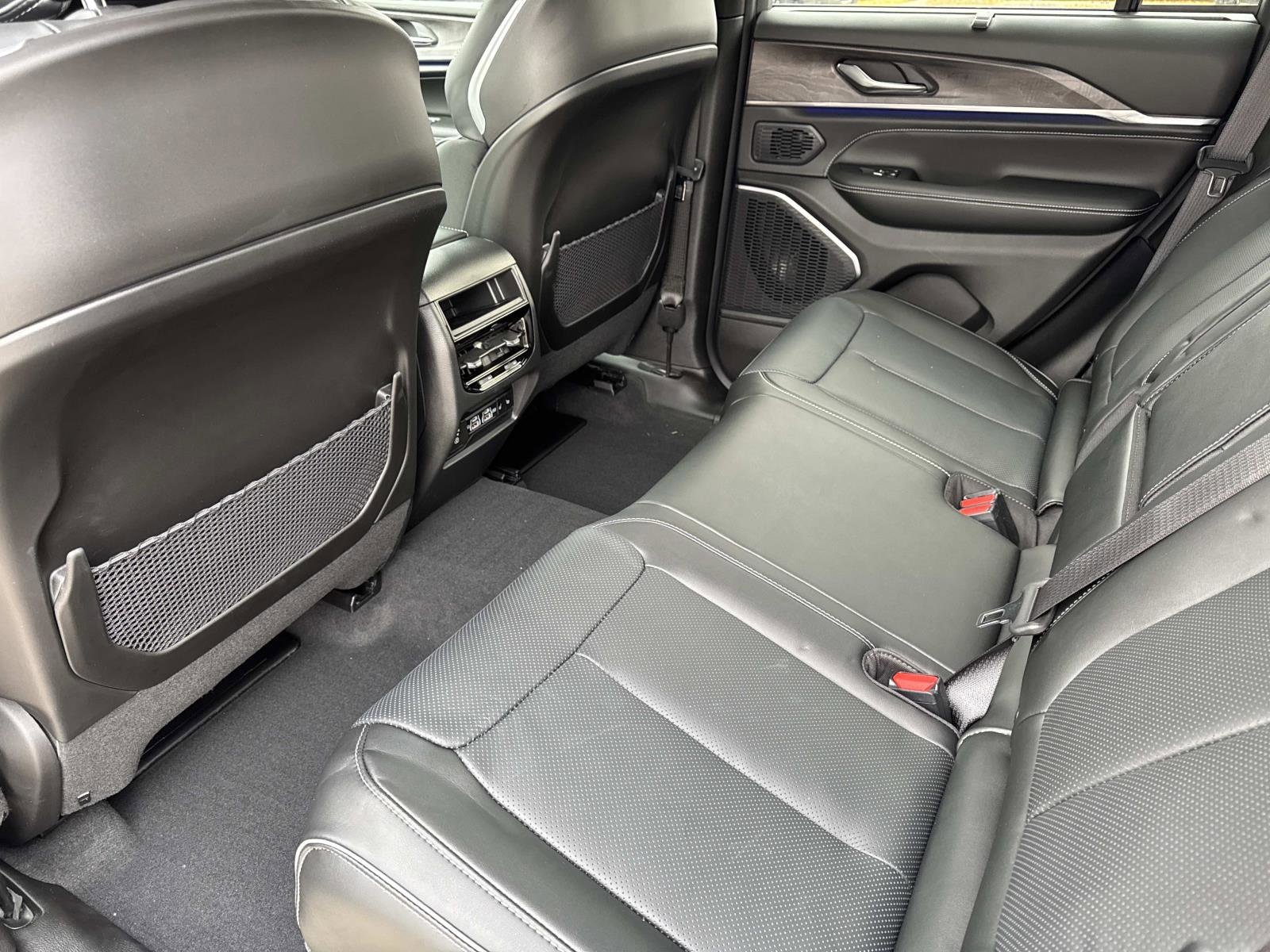 2025 Jeep Grand Cherokee Overland - Photo 14