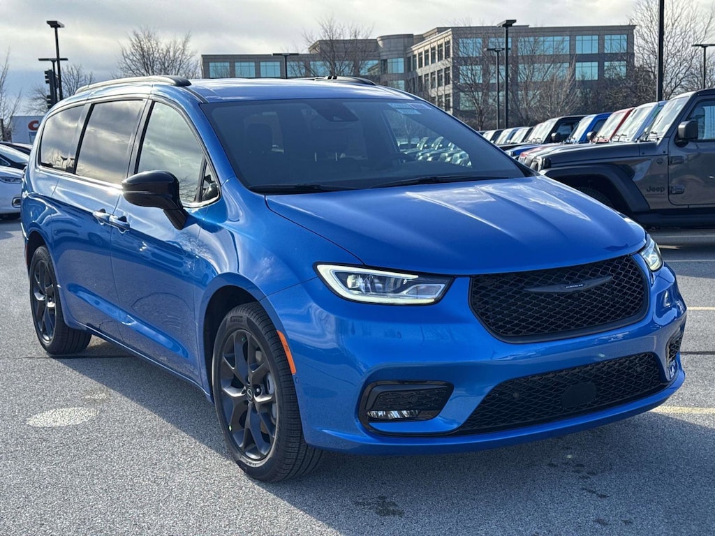 New 2026 Chrysler Pacifica SELECT AWD Passenger Van