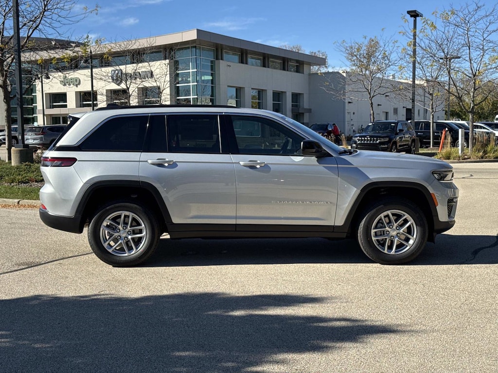 New 2025 Jeep Grand Cherokee LAREDO X 4X4 Sport Utility