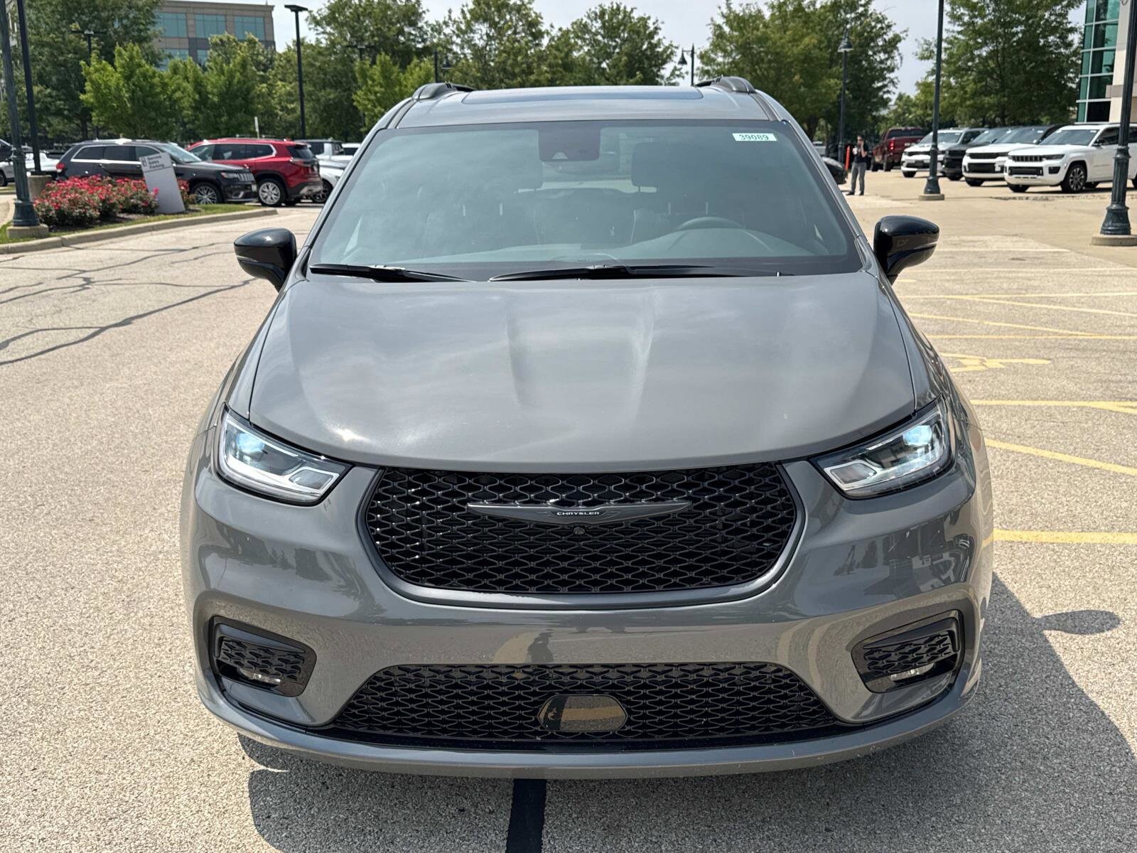 2025 Chrysler Pacifica Limited photo 2