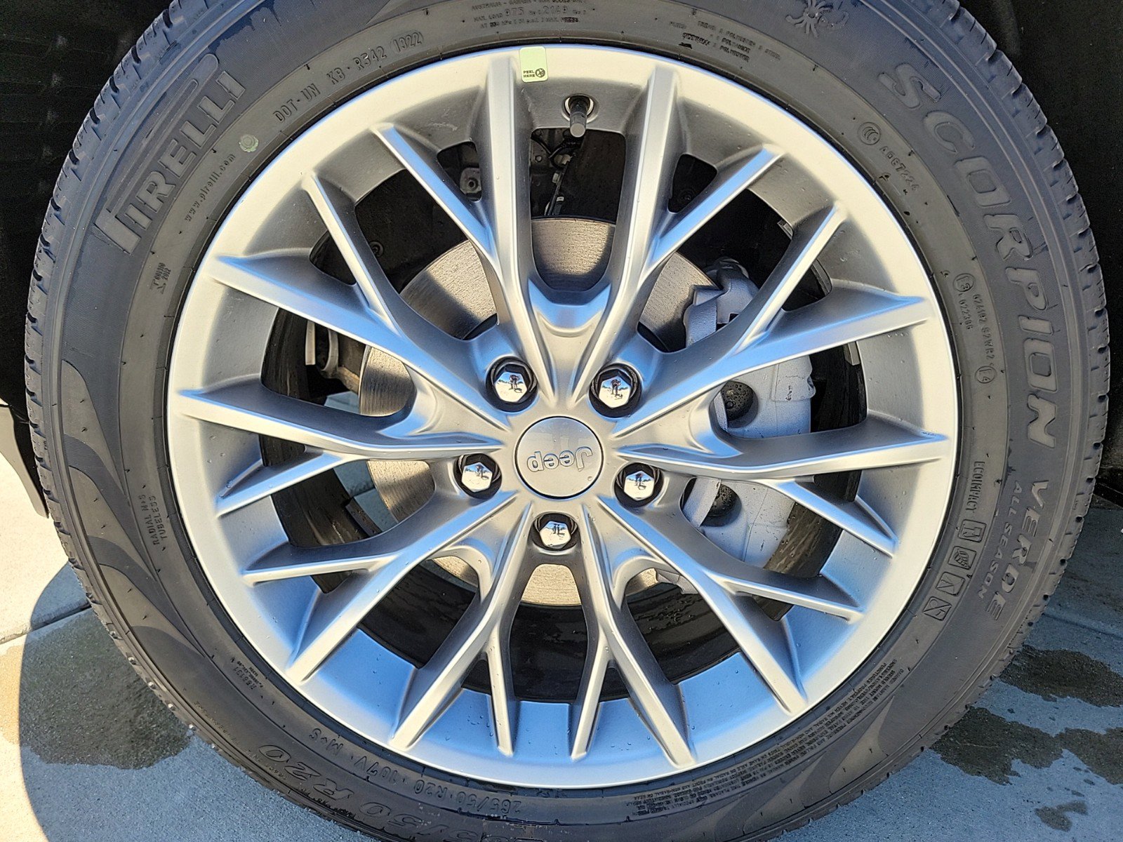 2022 Jeep Grand Cherokee Summit photo 2