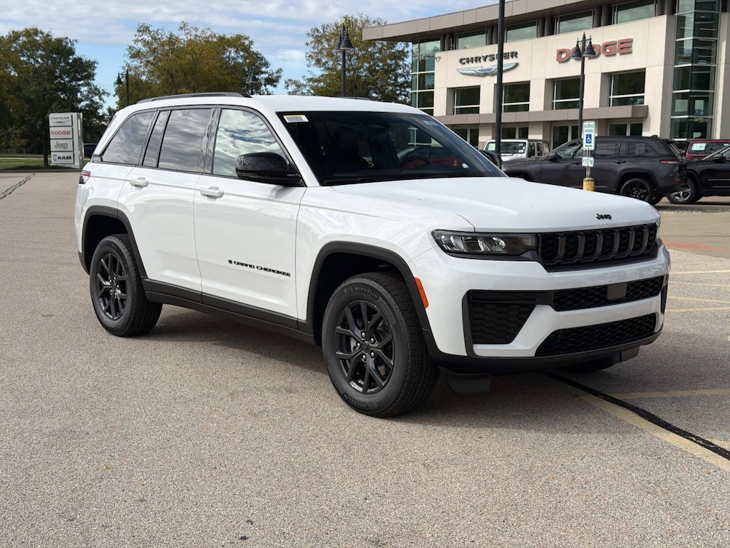 New 2027 Jeep Grand Cherokee 2 Row LAREDO 4X4 Sport Utility