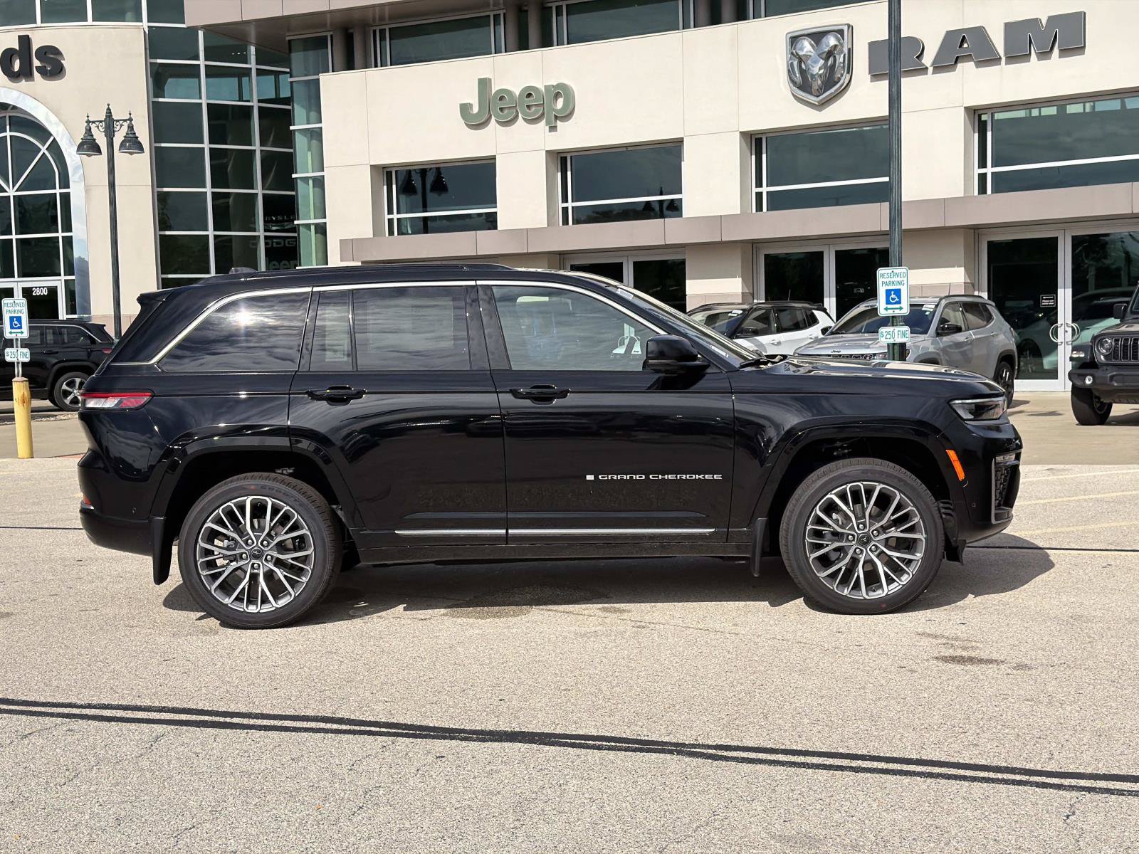 New 2027 Jeep Grand Cherokee 2 Row SUMMIT 4X4 Sport Utility