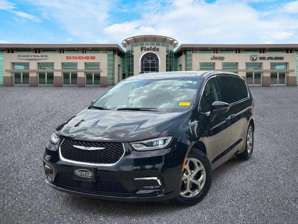 Used 2024 Chrysler Pacifica Limited Limited FWD