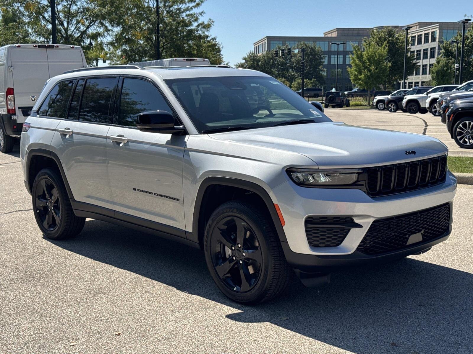 2025 Jeep Grand Cherokee Altitude photo 3