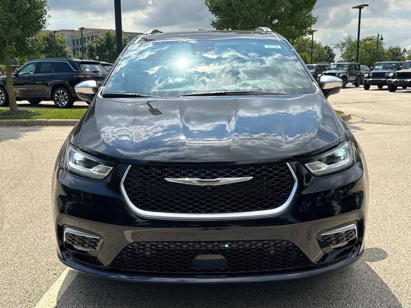 2026 Chrysler Pacifica Pinnacle photo 2